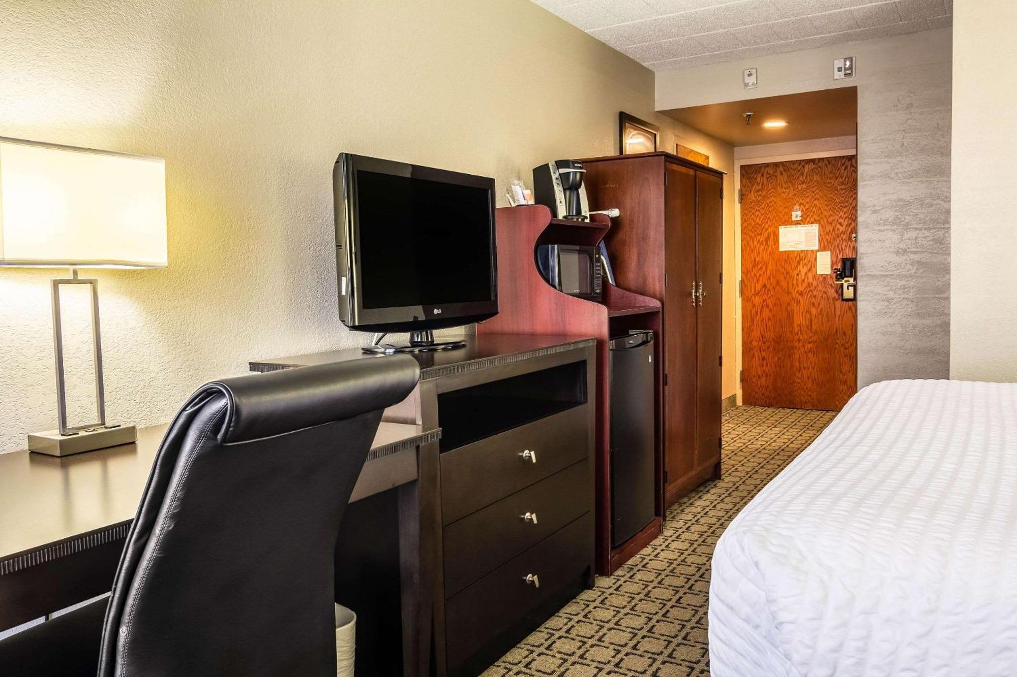 Clarion Inn Cranberry Township Ngoại thất bức ảnh