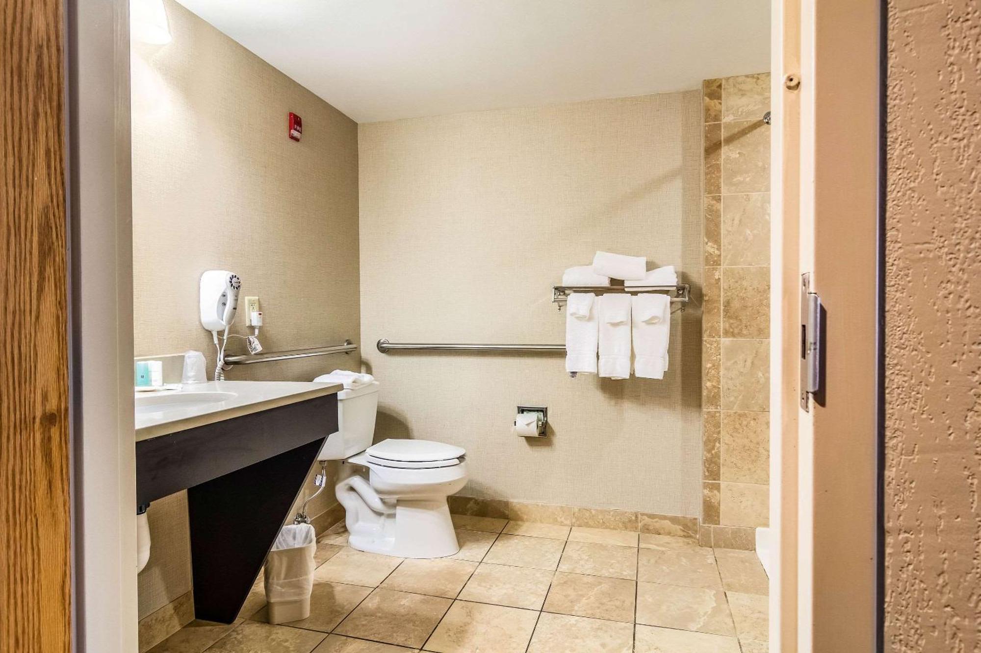 Clarion Inn Cranberry Township Ngoại thất bức ảnh